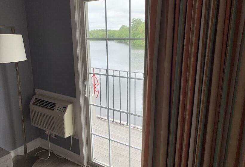 غرفة قياسية سرير مزدوج, Super 8 By Wyndham Sturbridge