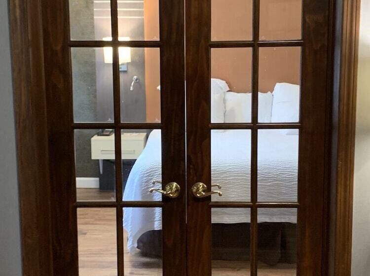 إستوديو ديلوكس, Super 8 By Wyndham Sturbridge