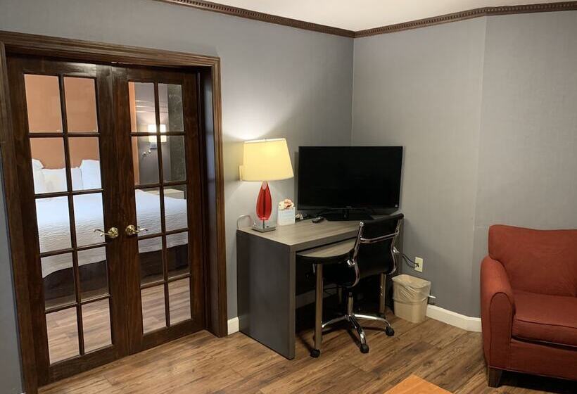 إستوديو ديلوكس, Super 8 By Wyndham Sturbridge