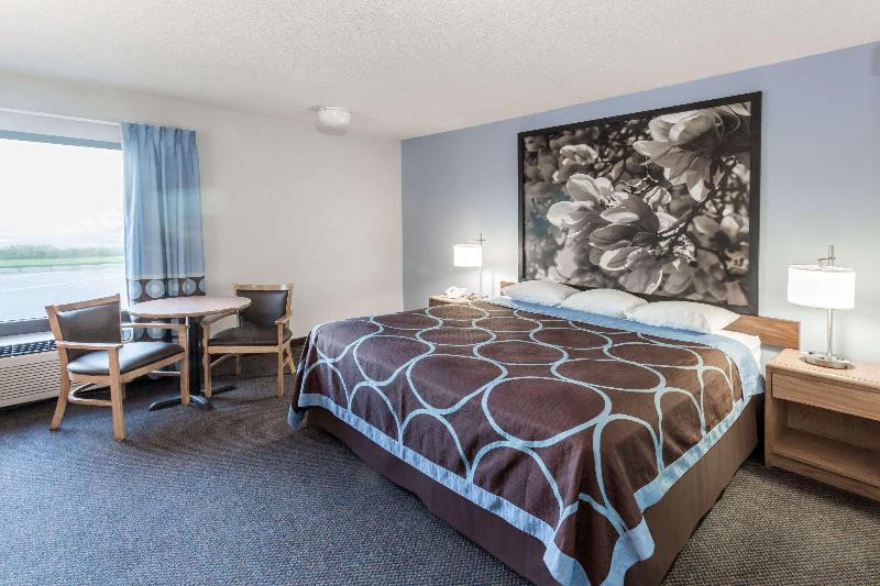 Standard Szoba King Size Bed, Super 8 By Wyndham Valdosta Ga I 75