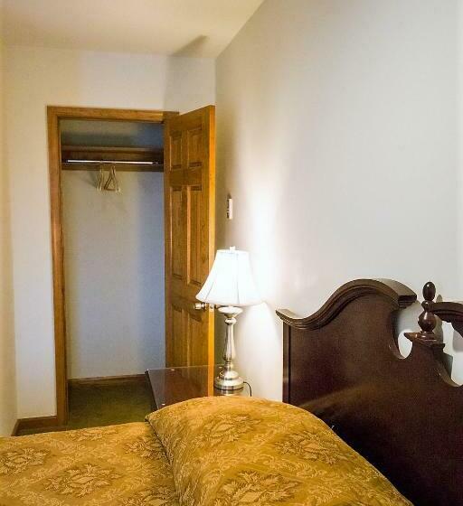 キングサイズベッドのスタンダードルーム, Sutton Inn