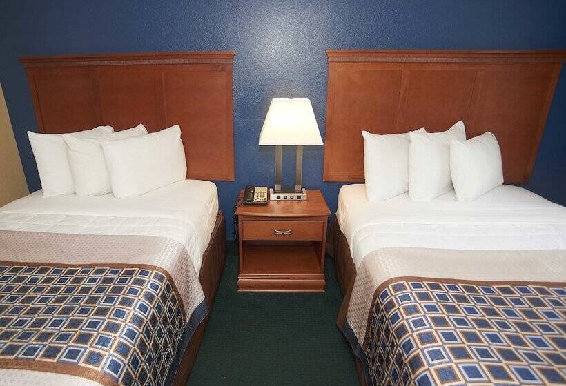 غرفه قياسيه سريرين مزدوجين, Swiss Chalets Village Inn