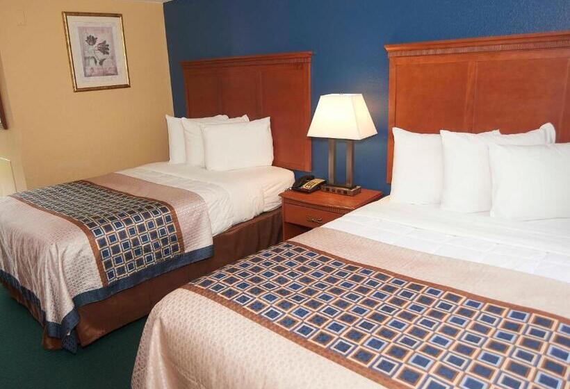 غرفه قياسيه سريرين مزدوجين, Swiss Chalets Village Inn