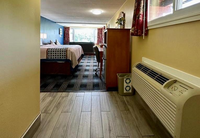 جناح سرير كينج, Swiss Chalets Village Inn