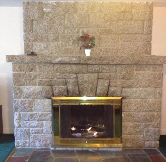 غرفة قياسية مزوَّدة بجاكوزي, Swiss Chalets Village Inn