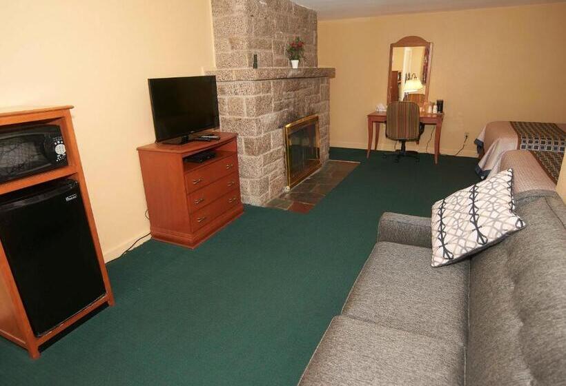 غرفة قياسية مزوَّدة بجاكوزي, Swiss Chalets Village Inn