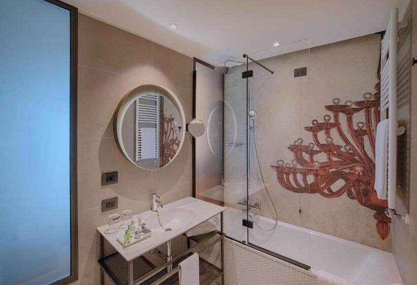 Suite with lake view, NH Collection Murano Villa