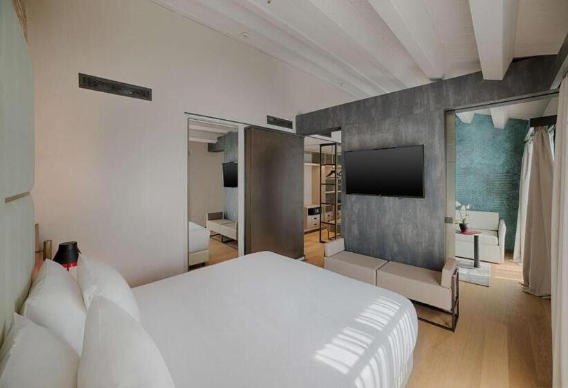 Suite with lake view, NH Collection Murano Villa