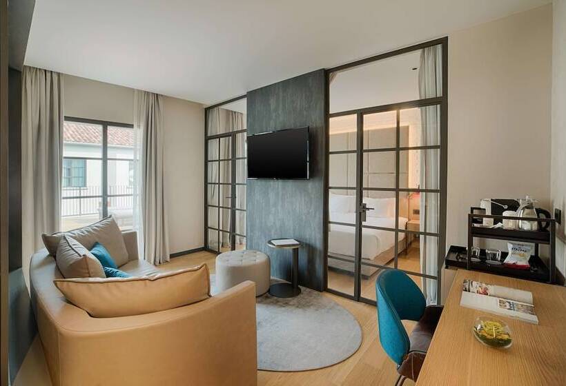 Suite with lake view, NH Collection Murano Villa