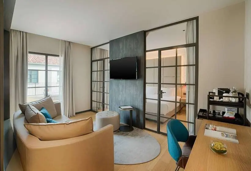 Suite with lake view, NH Collection Murano Villa