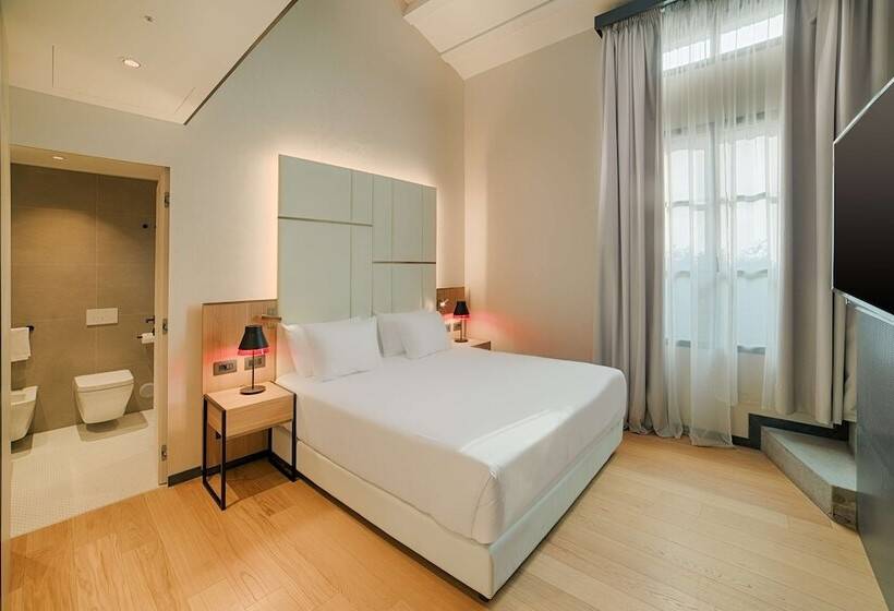 Suite with lake view, NH Collection Murano Villa