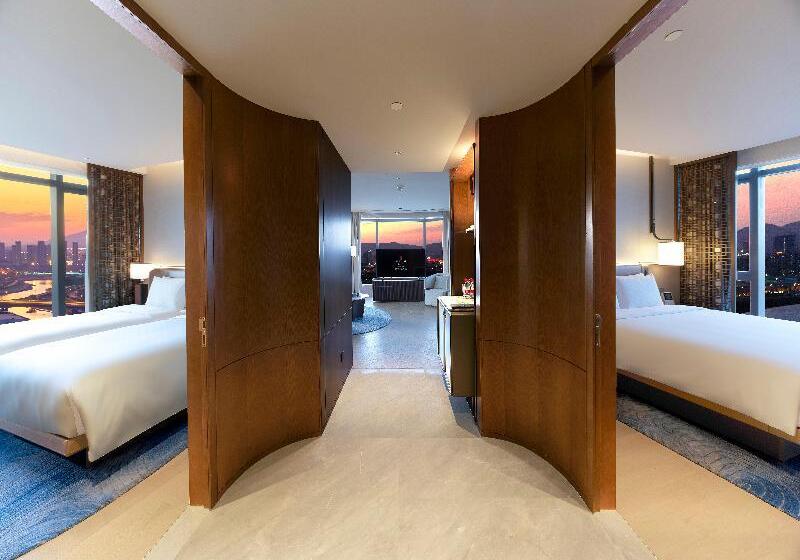 سوئیت با چشمانداز رودخانه, Hualuxe Nanjing Yangtze River