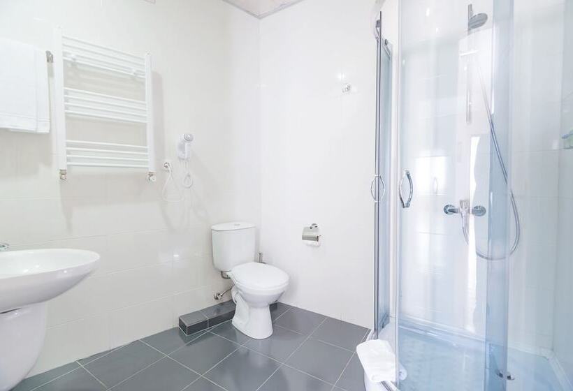 اتاق خانوادگی, Monte Gudauri