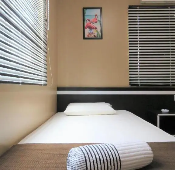 اتاق استاندارد سه نفره, Gm Motel