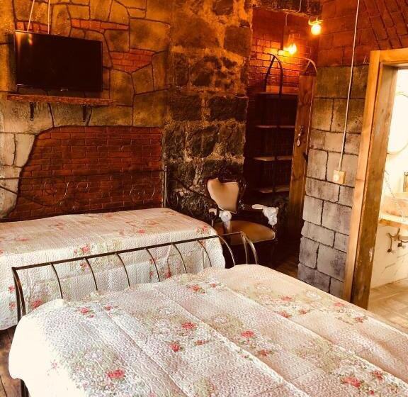 اتاق لوکس, Suara