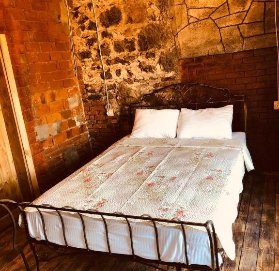 اتاق لوکس, Suara