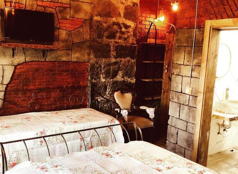 اتاق لوکس, Suara