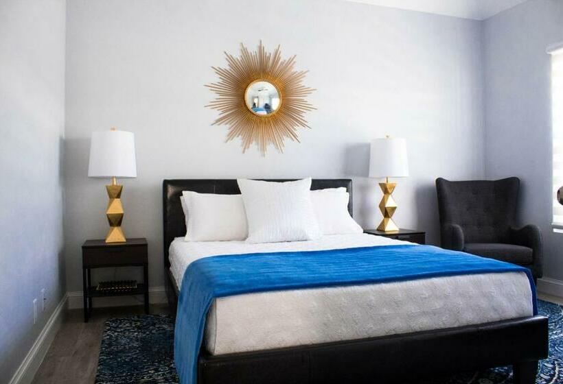 سوییت لوکس, Cavendish Heights Suites