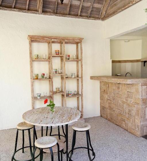 חדר דלוקס, Mango 5