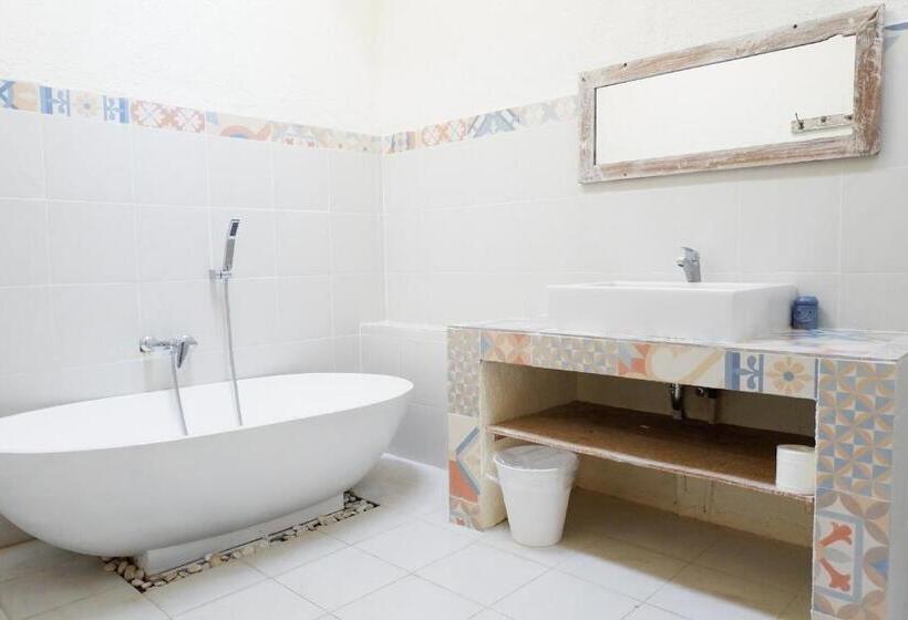 חדר דלוקס, Mango 5