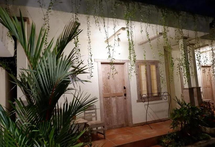 חדר סטנדרט נוף לבריכה, Mango 5