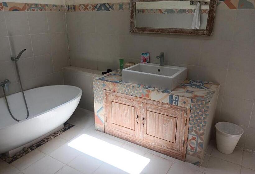 חדר סטנדרט נוף לבריכה, Mango 5