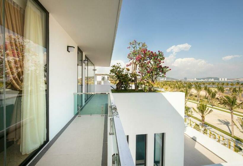 Triple Room Sea View, Tuan Chau Kingly Villa