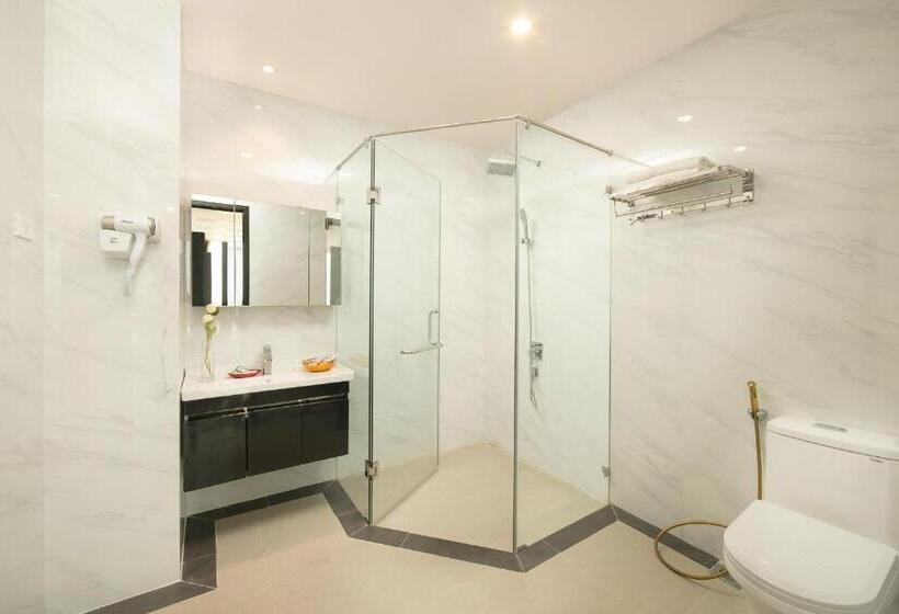 اتاق خانوادگی, Tuan Chau Kingly Villa