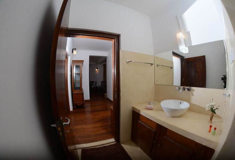 اتاق استاندارد با چشم‌انداز دریا, Sandy's Villa Hiriketiya