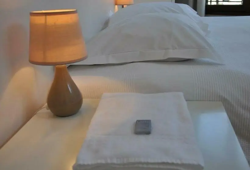 اتاق استاندارد سه نفره, Cafe Hotel Du Theatre