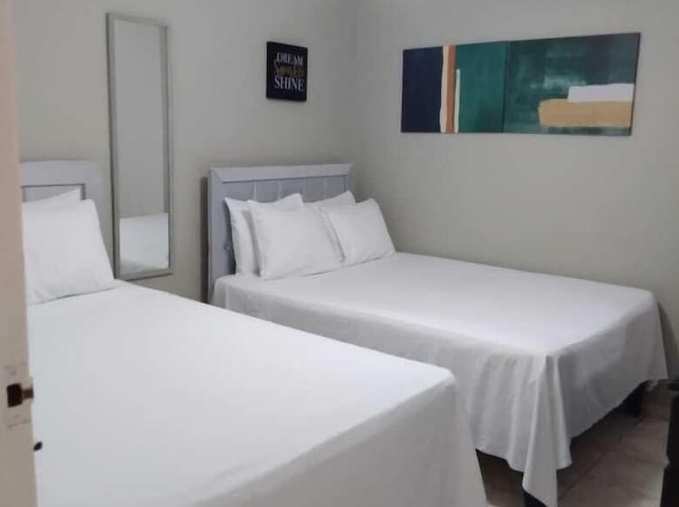 Habitación Familiar, Casa Docia