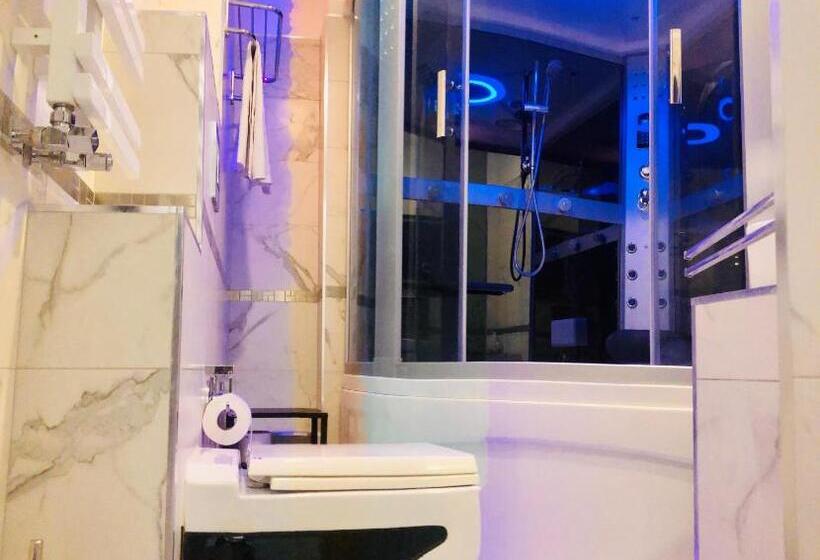 سوییت خانوادگی, Parisa Suite