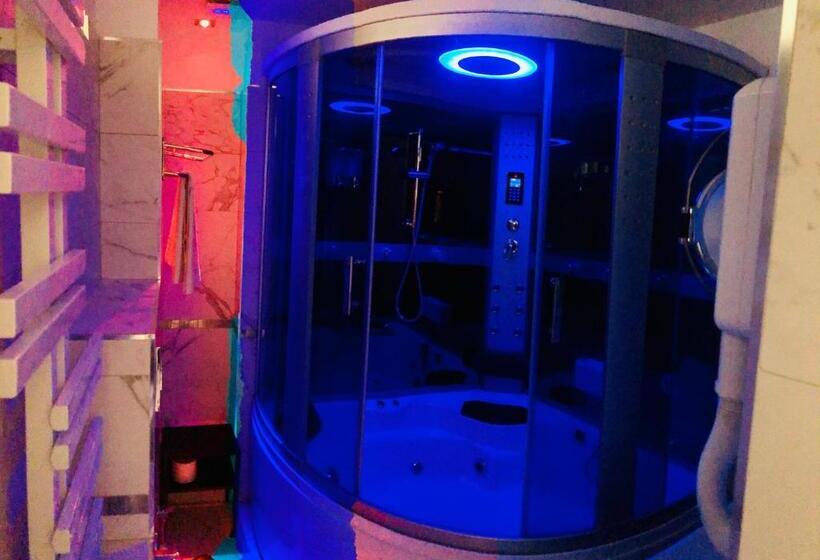 اتاق استاندارد با وان آب گرم, Parisa Suite