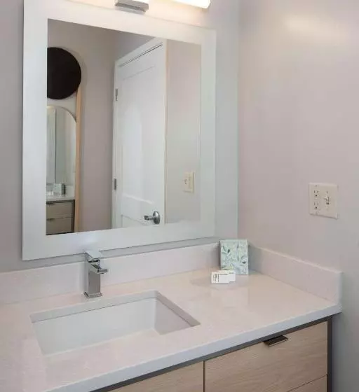 スタンダードスタジオ, Sonesta Simply Suites Falls Church