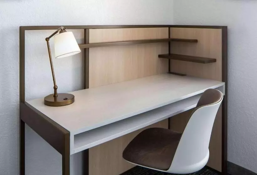 スタンダードスタジオ, Sonesta Simply Suites Falls Church