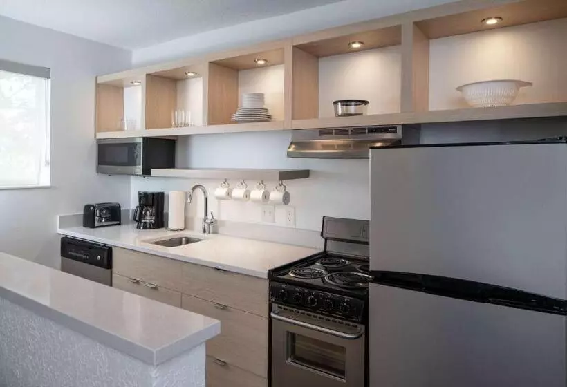 スタンダードスタジオ, Sonesta Simply Suites Falls Church
