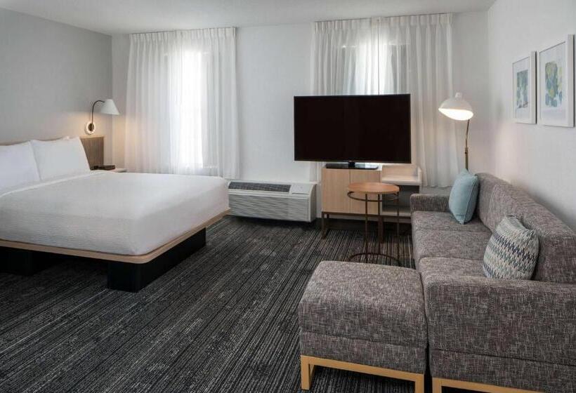 스탠다드 스튜디오, Sonesta Simply Suites Falls Church