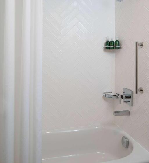 장애인을 위한 스위트, Sonesta Simply Suites Falls Church