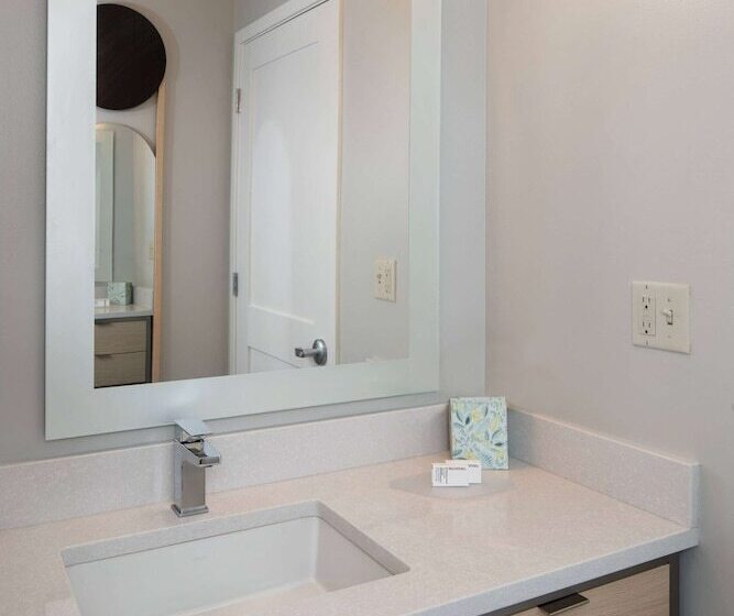 سوئیت 2 خوابه, Sonesta Simply Suites Falls Church