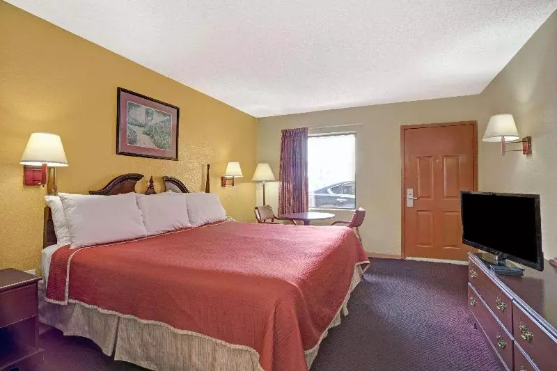اتاق استاندارد با تخت بزرگ, Travelodge By Wyndham Forest Park Atlanta South