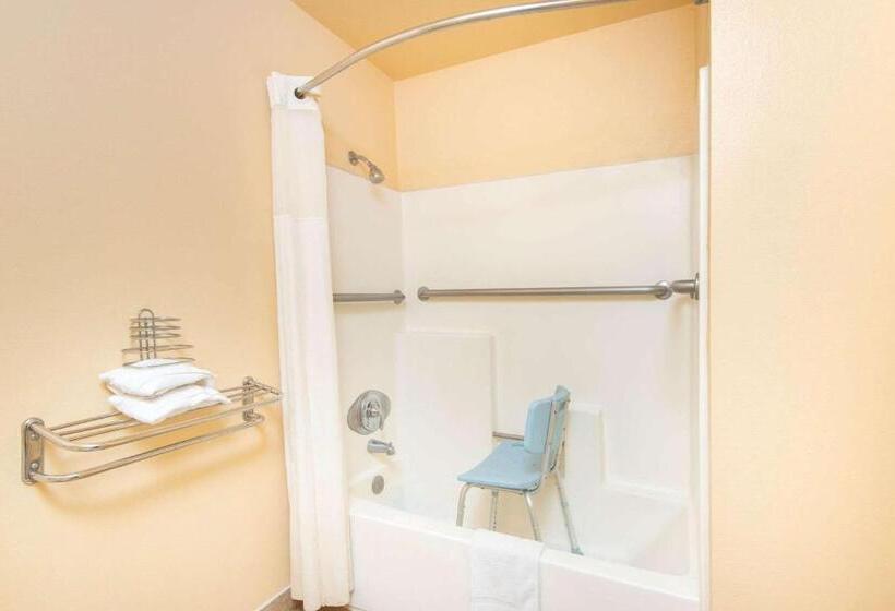 غرفة قياسية سرير كينج لذوى الإحتياجات الخاصة, Travelodge By Wyndham Kingman