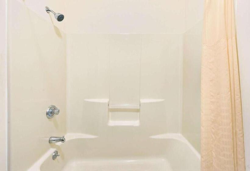 חדר סטנדרט עם מיטת קינג, Travelodge By Wyndham St. Louis