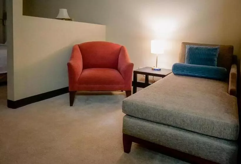 キングサイズベッドのデラックススイート, Travelodge By Wyndham St. Louis