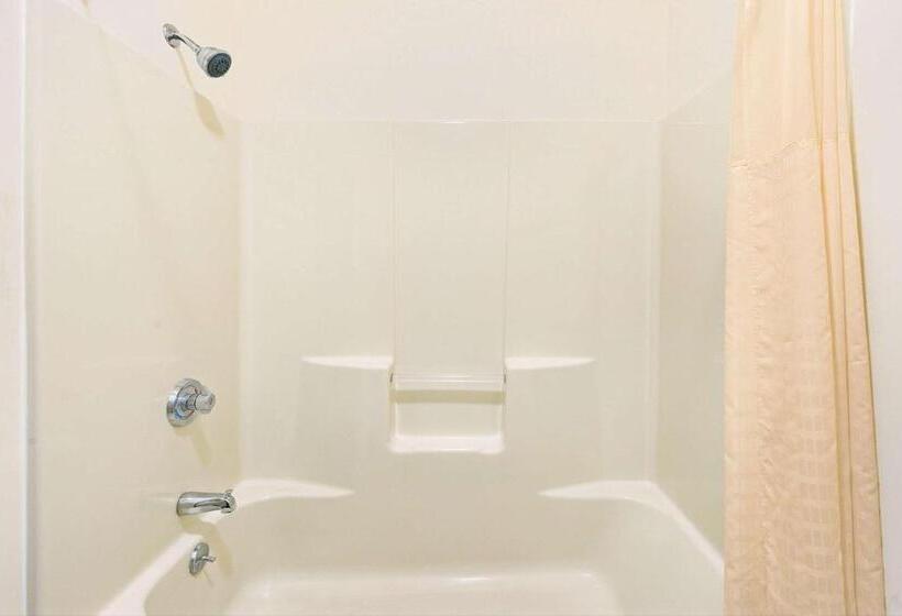 חדר סטנדרט עם מיטת קינג, Travelodge By Wyndham St. Louis