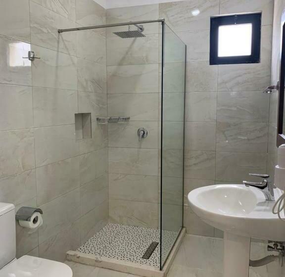 חדר משפחתי, Salvadore