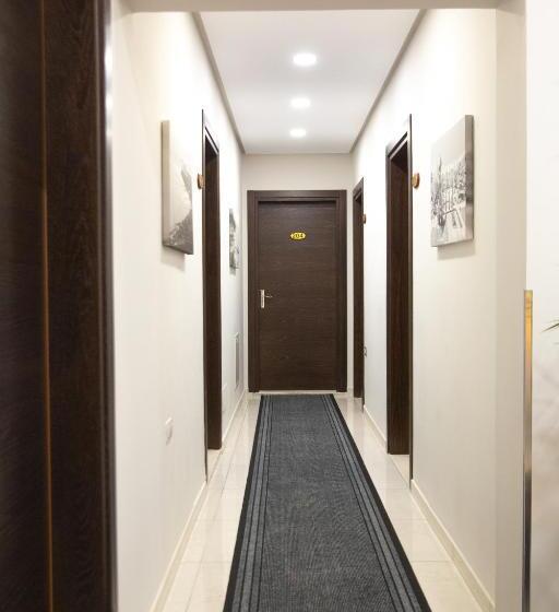 חדר סטנדרט לשלושה עם מרפסת, Salvadore