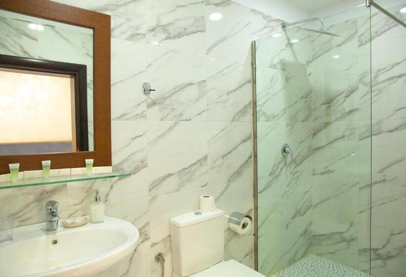 חדר סטנדרט לשלושה עם מרפסת, Salvadore