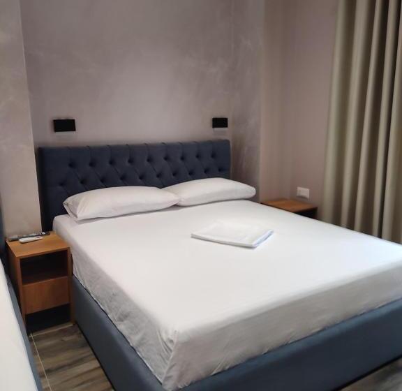 חדר סטנדרט לשלושה עם מרפסת, Salvadore