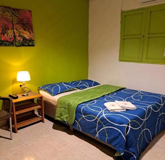 家庭间, Hostel Shalom Adonai