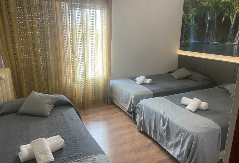 غرفة قياسية ثلاثية, Hostal Restaurante Río Ubierna